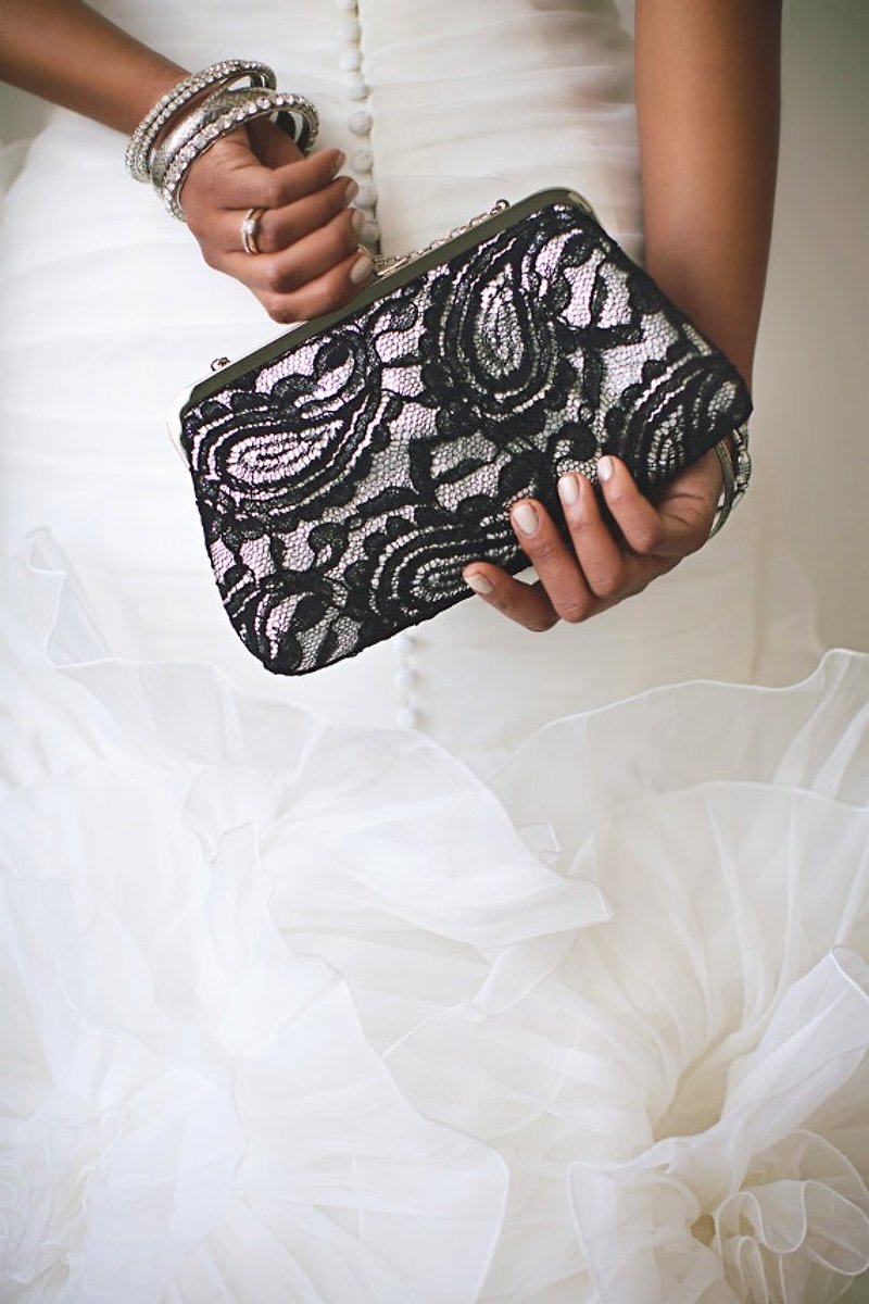 Handmade Clutch Bag in Black & Grey | Gift for bridal, bridesmaids | Alencon Paisley Lace - อื่นๆ - ผ้าไหม สีดำ