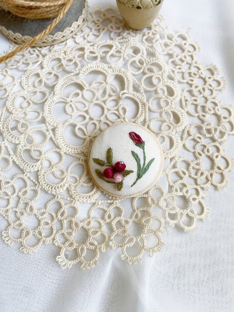 [Handmade by Ms. Fang] Beautiful handmade embroidery brooch - Knitting, Embroidery, Felted Wool & Sewing - Cotton & Hemp Multicolor