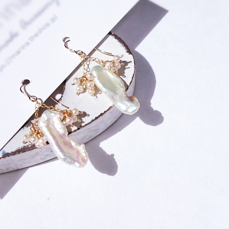 14kgf*Japanese baroque pearl chandelier earring/pierced earring - Earrings & Clip-ons - Gemstone White