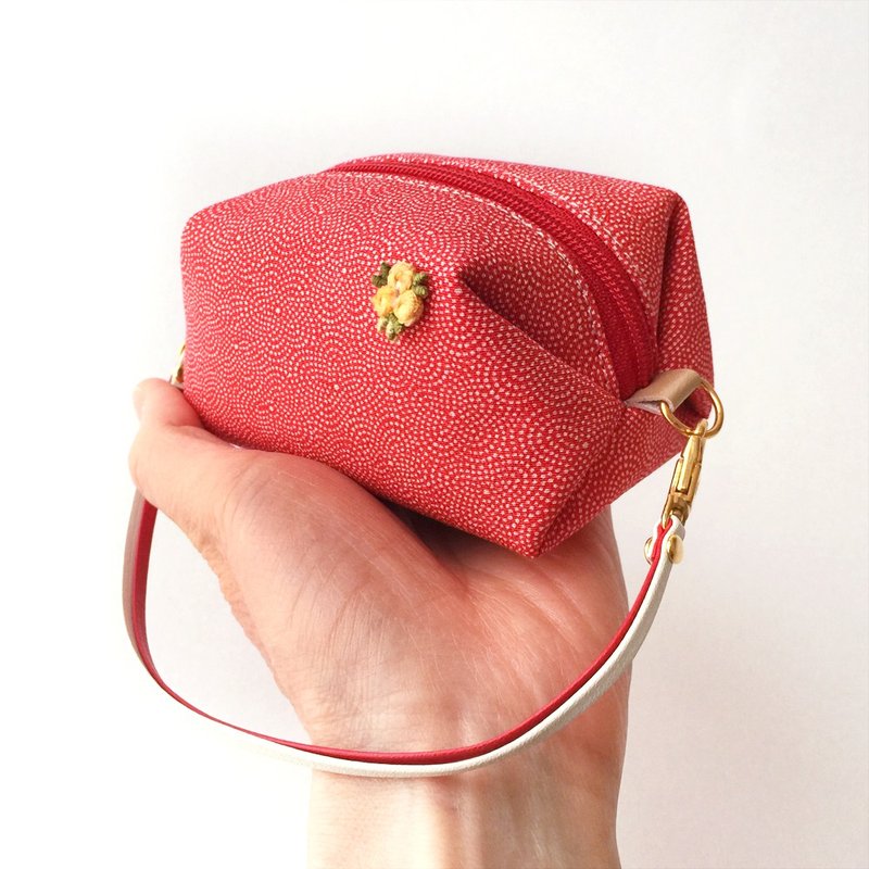 Pouch (Small) - Two-tone color Leather strap (Clasps : Gold) - Set - กระเป๋าเครื่องสำอาง - วัสดุอื่นๆ สีแดง