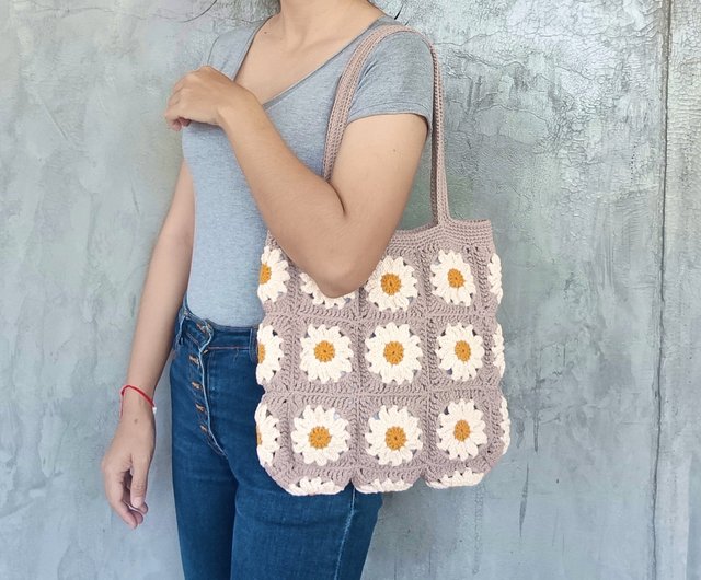 グラニースクエアの花のかぎ針編みバッグ - ショップ siriwanbag