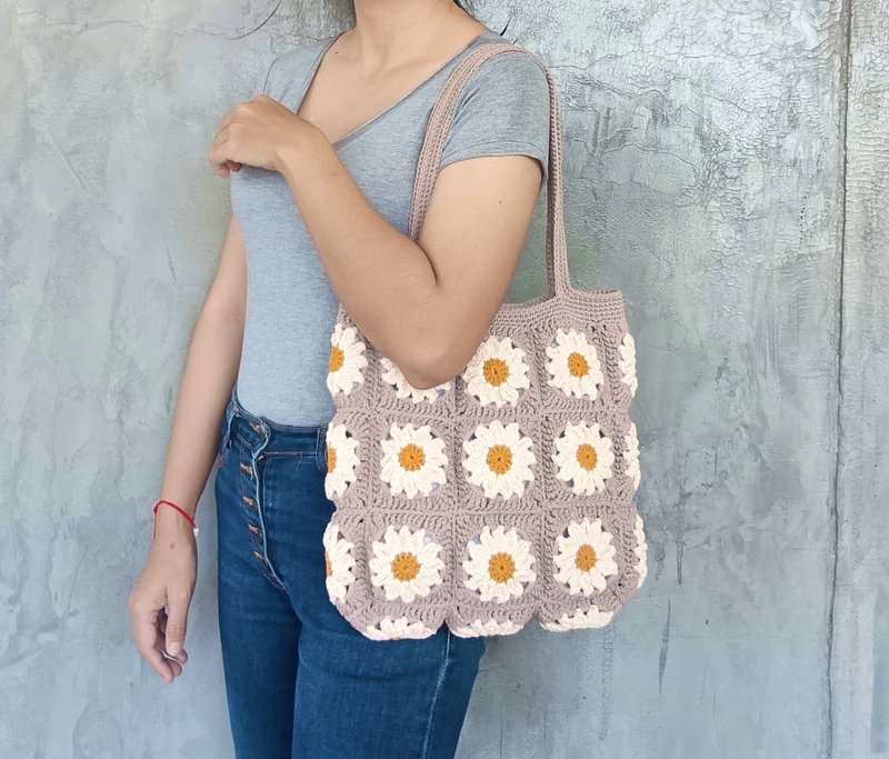 Granny Square flowers crocheted bag - 手提包/手提袋 - 棉．麻 