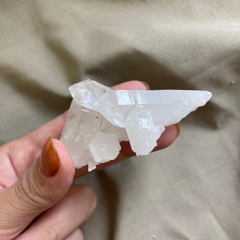 優質天然 l 白水晶 白水晶簇 山形 生長橫紋 原礦 水晶 礦石 - 擺飾/家飾品 - 其他材質 白色