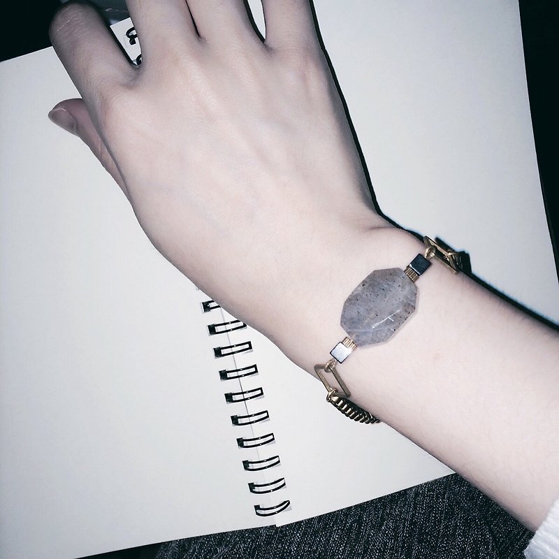 | Glim of Grey | Spectral Stone Brass Bracelet - Bracelets - Semi-Precious Stones Gold
