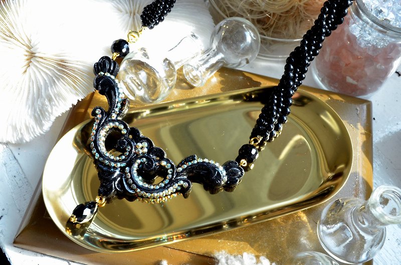 TIMBEE LO Black Wood Chip Carved Flower Embellished Crystal Decorative Necklace Black Hand-Beaded Necklace - สร้อยคอ - ไม้ สีดำ