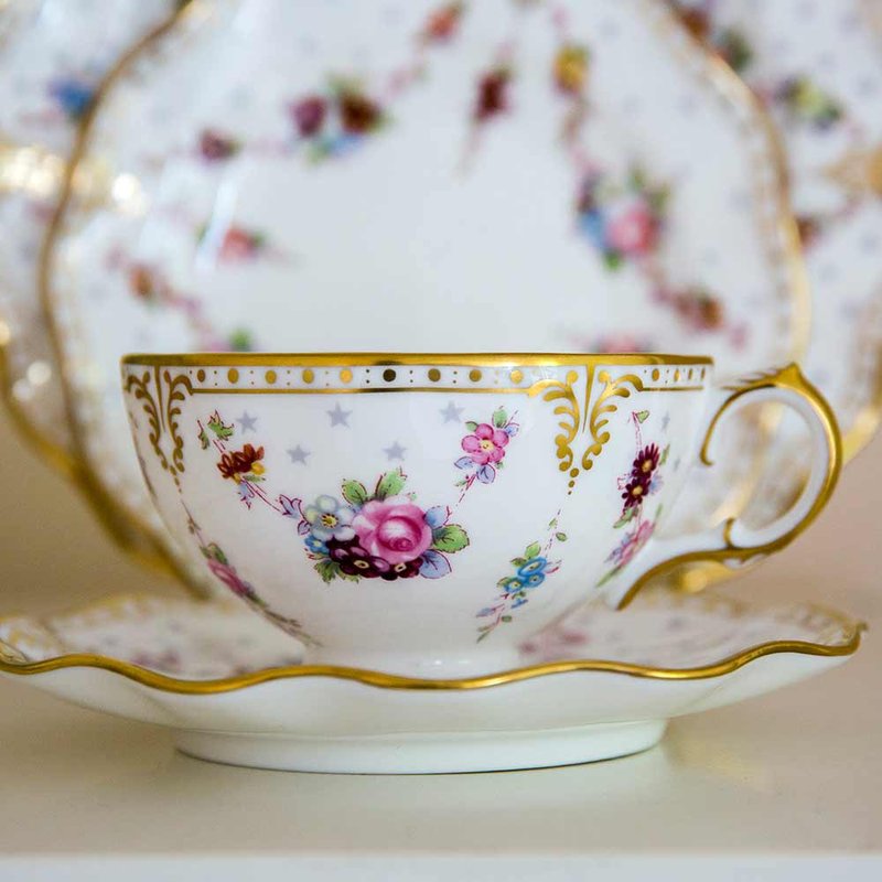 ROYAL ANTOINETTE - TEA CUP & SAUCER - Mugs - Porcelain White