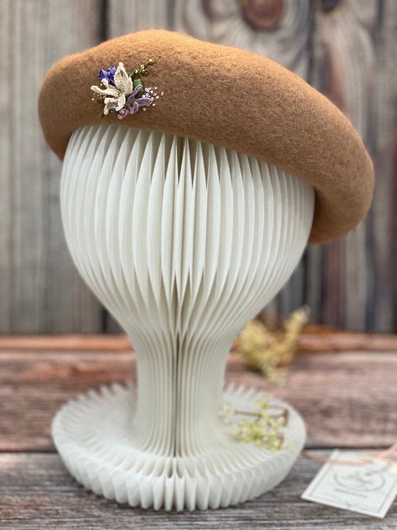 Original design hat new handmade three-dimensional embroidery hat - หมวก - ขนแกะ สีกากี