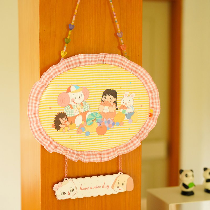 Eating fruit is fun 80s retro Showa cute childlike doorplate printed fabric - ม่านและป้ายประตู - วัสดุอื่นๆ หลากหลายสี