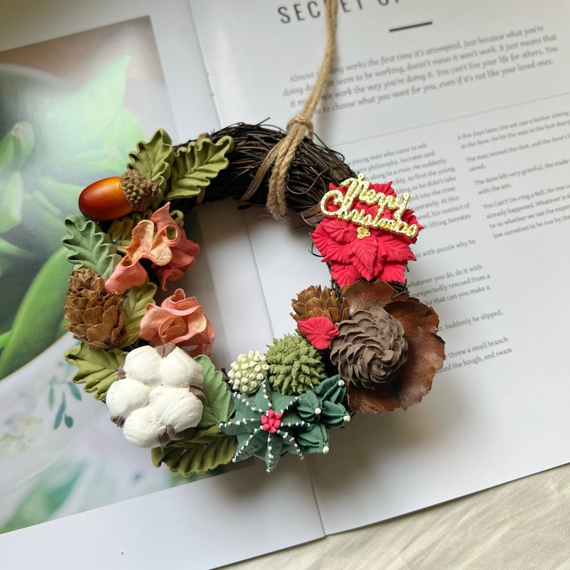 Christmas Wreath / Hanging Decor / Korean Cream Clay Piping Christmas Wreath / Christmas Gift / Diffuser - น้ำหอม - ดินเหนียว 