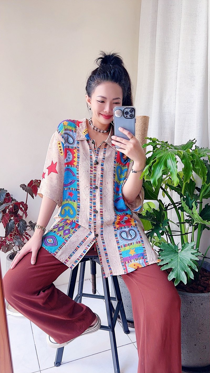 粉膚童趣塗鴉 雪紡紗微透膚 薄料襯衫上衣罩衫shirt vintage 古著 - 女襯衫 - 聚酯纖維 多色