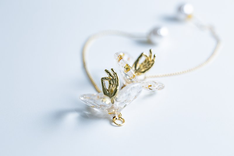 | Actress. Waltz | Three-dimensional flower ear line design - Earrings & Clip-ons - Resin 