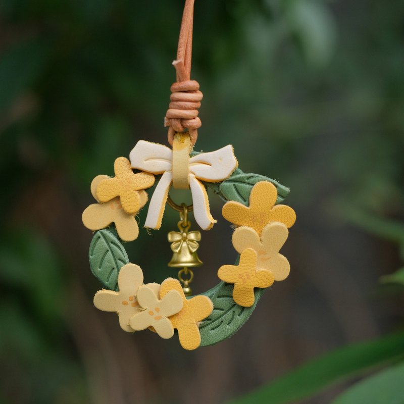 Osmanthus-Golden Osmanthus Pure Handmade Leather Car Ornaments Bag Ornaments Home Decoration Has Osmanthus Fragrance - พวงกุญแจ - หนังแท้ สีเหลือง