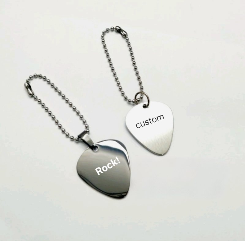 Guitar pick, customized engraved key ring, necklace, exchange microphone, customized gift - อุปกรณ์กีตาร์ - โลหะ 