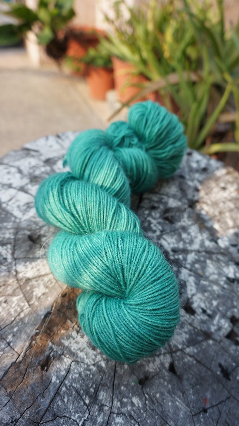 Hand dyed thread. Green (Maohai) - Knitting, Embroidery, Felted Wool & Sewing - Wool Green