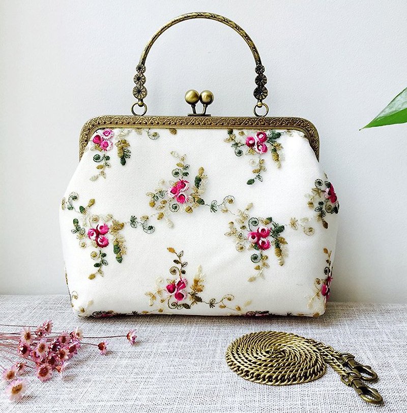 Cheongsam Bag Satchel Handbag handbag embroidered lace gold bag handbag - กระเป๋าถือ - งานปัก ขาว
