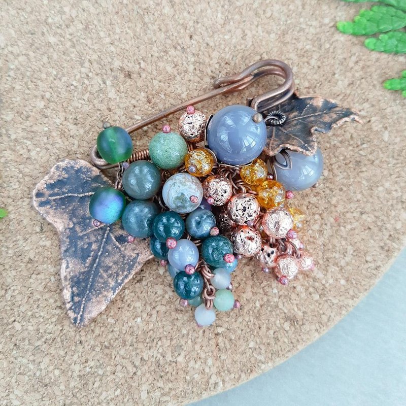 Copper brooch with natural stones and copper ivy leaves 設計館