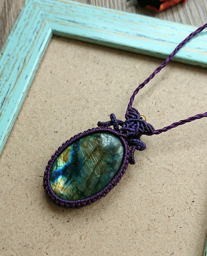 Misssheep P27 - Handcrafted Macrame Pendant with Labradorite gemstone - Necklaces - Other Materials Purple