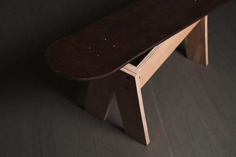 wooden skateboard stool - เก้าอี้โซฟา - ไม้ สีนำ้ตาล