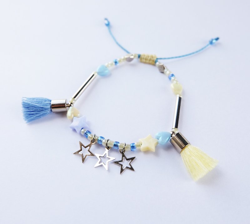 Blue/yellow tassel and star bracelet - สร้อยข้อมือ - วัสดุอื่นๆ สีเหลือง