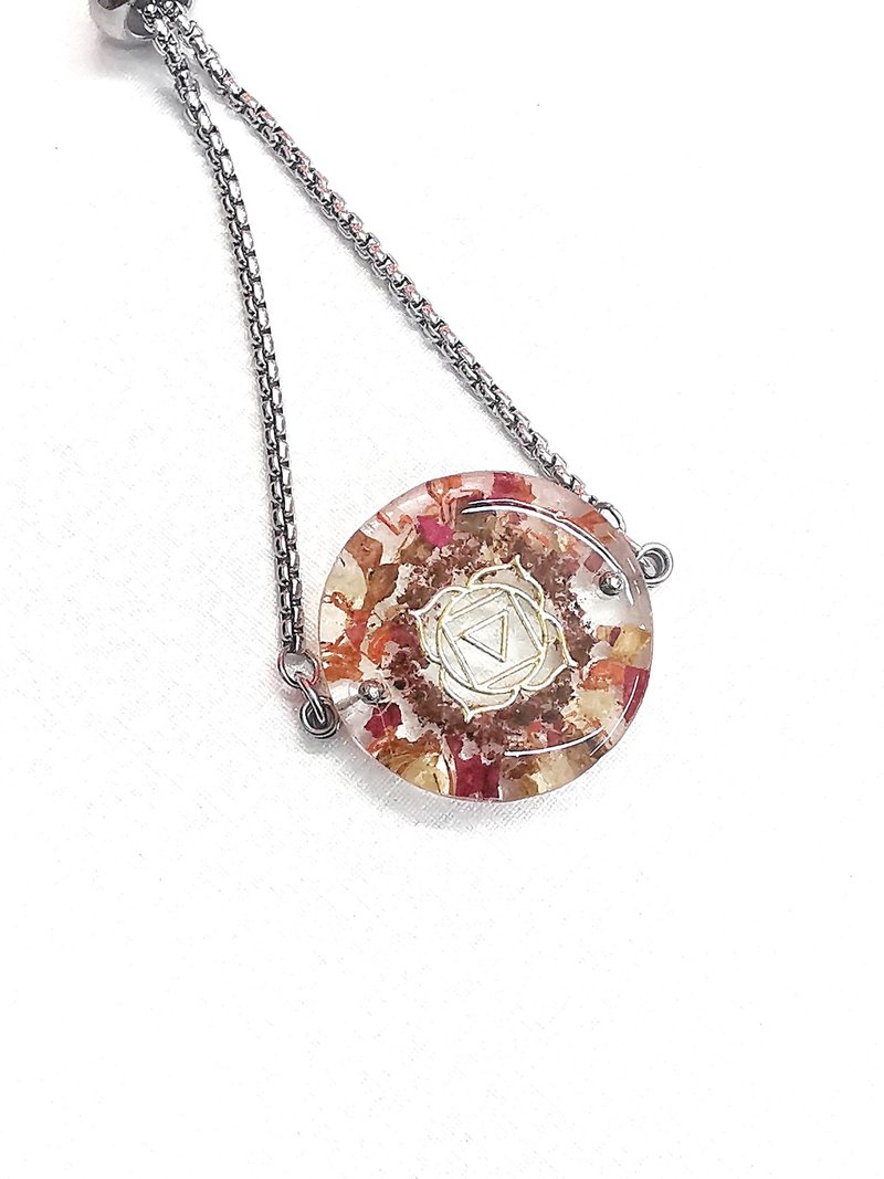 Root Chakra Hz Floral Bracelet - สร้อยข้อมือ - พืช/ดอกไม้ สีใส