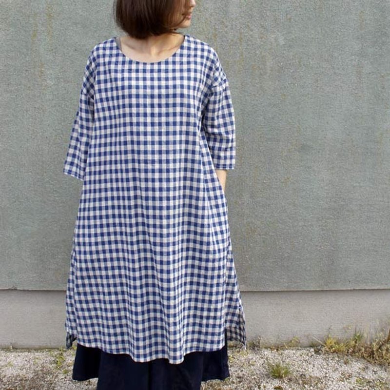 Linen cotton gingham check crew neck three-quarter sleeve dress blue - 洋裝/連身裙 - 棉．麻 藍色