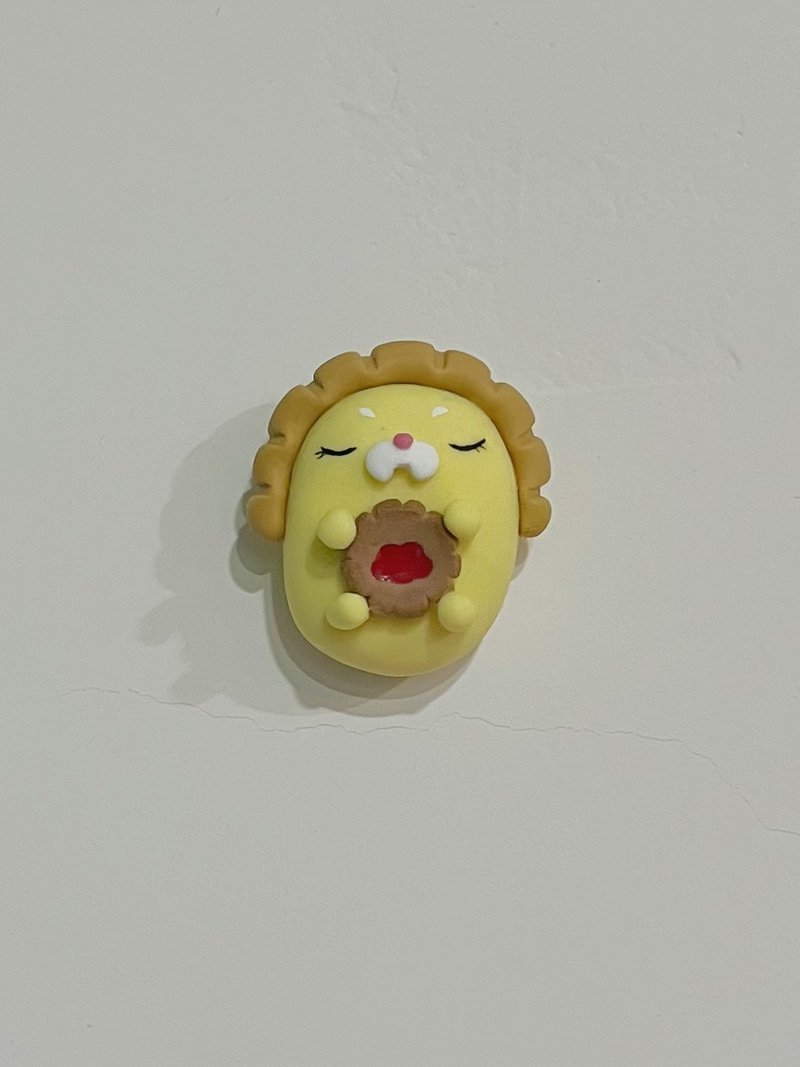 【玫泥手作】小獅果醬餅乾冰箱貼/磁鐵 - 磁鐵 - 黏土 黃色