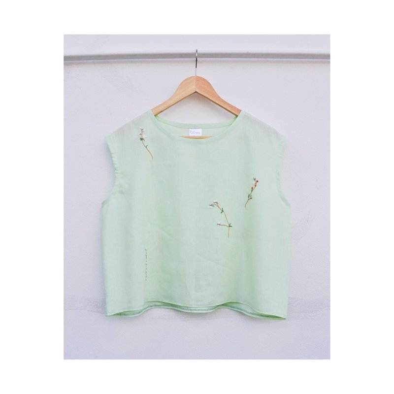 Linen sleeveless shirt in green - 女上衣/長袖上衣 - 棉．麻 綠色