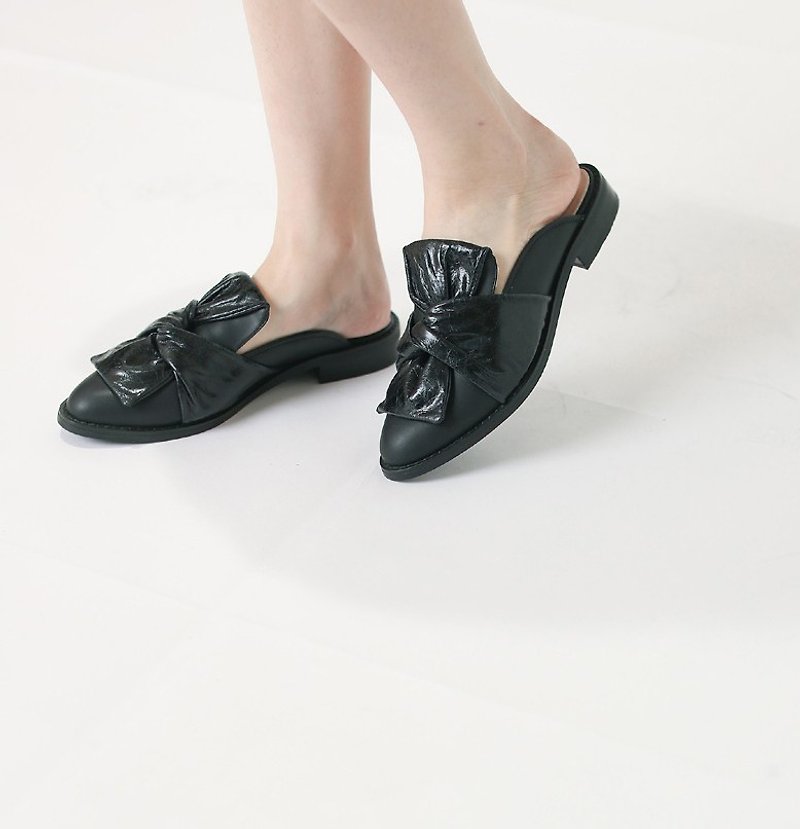 Flower knot decorated wave side slippers leather shoes slippers black - Sandals - Genuine Leather Black