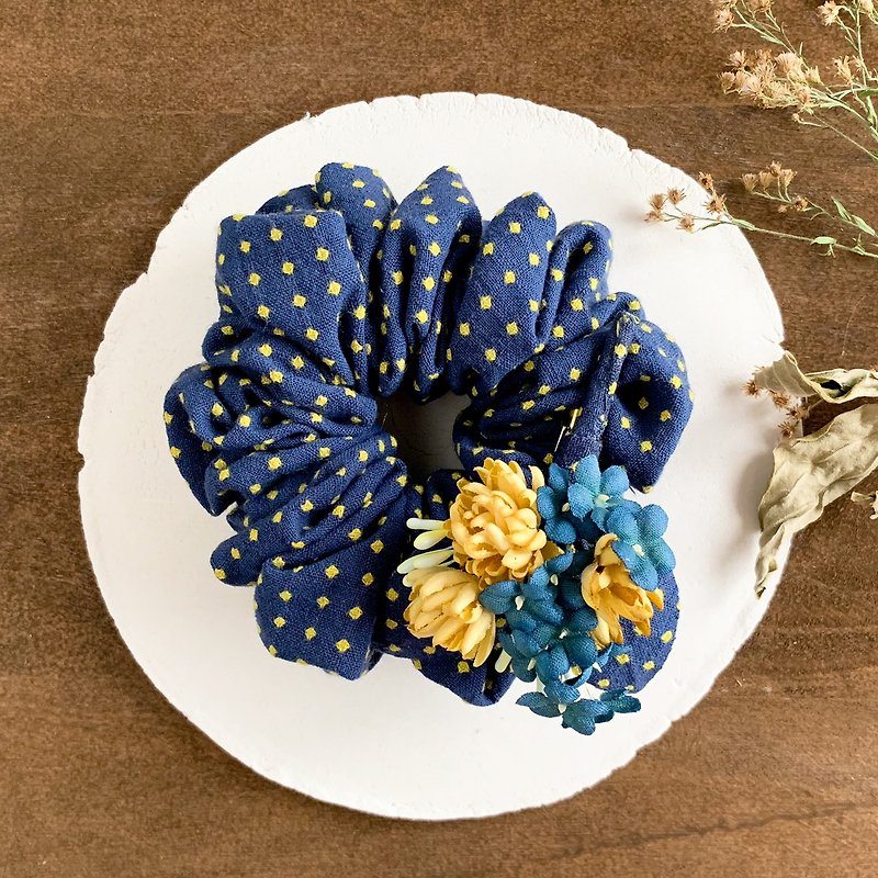 Hair accessory: Flower bouquet and dot pattern Chou - Hair Accessories - Cotton & Hemp Blue