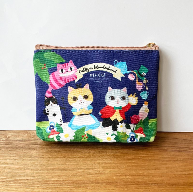 Meow Catty in Wonderland small bag pouch - กระเป๋าเครื่องสำอาง - วัสดุอื่นๆ สีน้ำเงิน