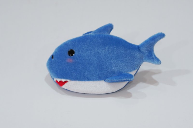 Bucute小鯊魚護身符.御守套.平安符袋/寶寶專用/手工製作/彌月禮物 - 彌月禮盒 - 聚酯纖維 藍色