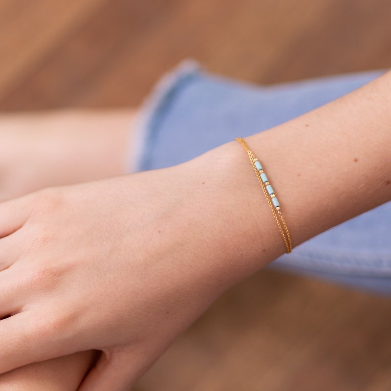 Layered TURKEY Bracelet in 14k Gold-Filled and natural Turquoise gemstone - สร้อยข้อมือ - เครื่องเพชรพลอย สีน้ำเงิน