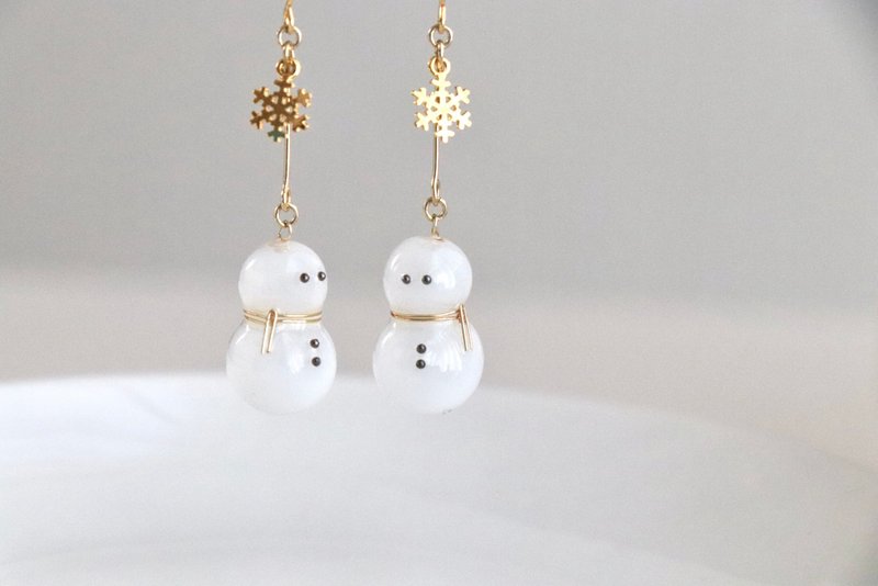 Snowman and snowflake dangling earrings / Clip-On - Earrings & Clip-ons - Resin White