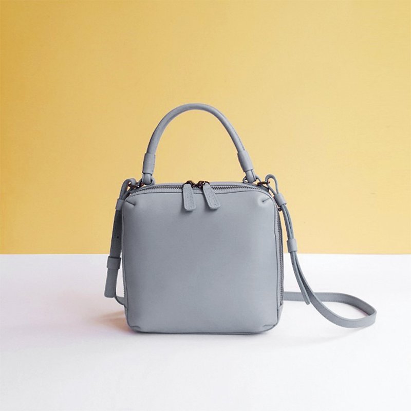Audrey Leather Box Bag in Matty Grey