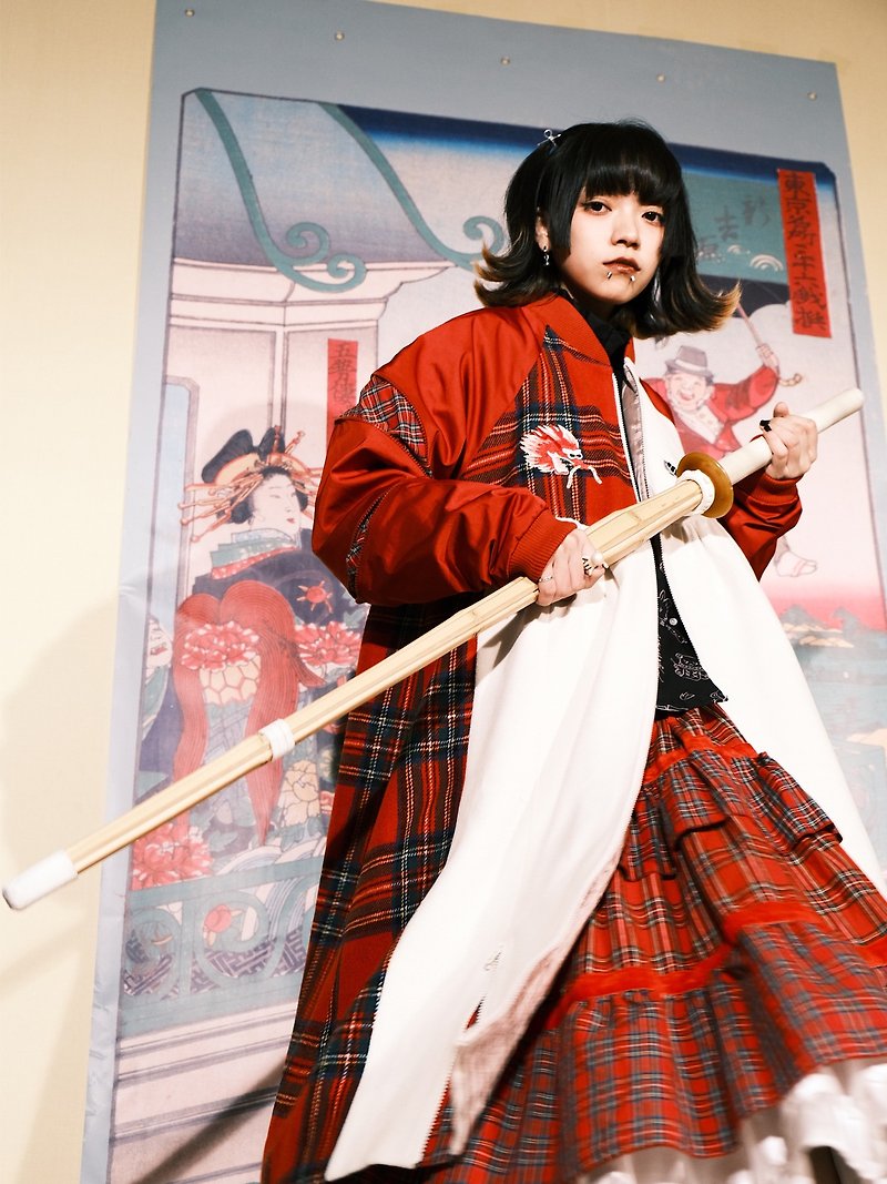 Meugler Niu Chou Island riots noisy high-quality rose dragon embroidery long Yokosuka stitching jacket - เสื้อแจ็คเก็ต - ผ้าฝ้าย/ผ้าลินิน สีแดง