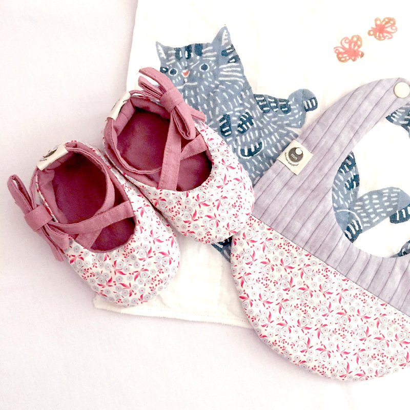 120 Norwegian Floral Baby Shoes X Stitching Bib Newborn Moon Gift Box Gift Set - ของขวัญวันครบรอบ - ผ้าฝ้าย/ผ้าลินิน สึชมพู