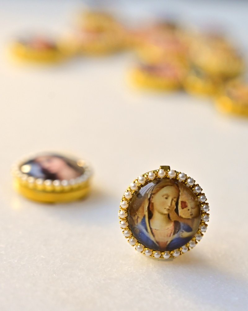 Button Cover Handmade Button Decoration~Vintage Religious Feel~Famous Painting Series: The Humble Virgin - เข็มกลัด - ไข่มุก หลากหลายสี