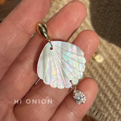 讓美麗觸手可及 hi onion 點綴你的每一刻精彩。 Hi Onion原創小眾天然白貝誇張耳環無耳洞耳夾復古銀針耳釘時髦