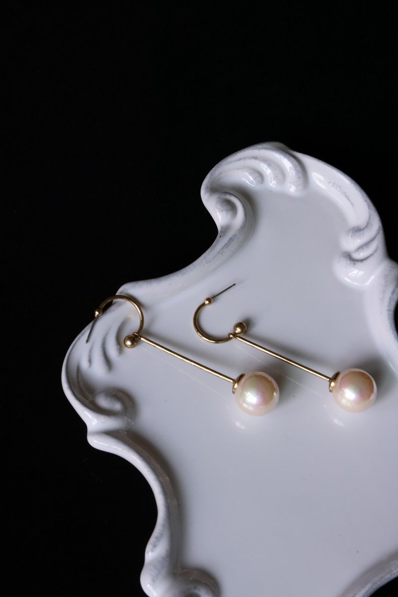 COR-DATE / geometric pendant pearl earrings / colorful white pearls - Earrings & Clip-ons - Other Materials 