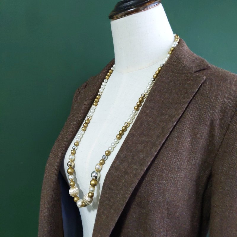 【老飾品/西洋老件】VINTAGE金色花蓋普普塑膠珠古著串珠長項鍊 - 長項鍊 - 其他金屬 金色