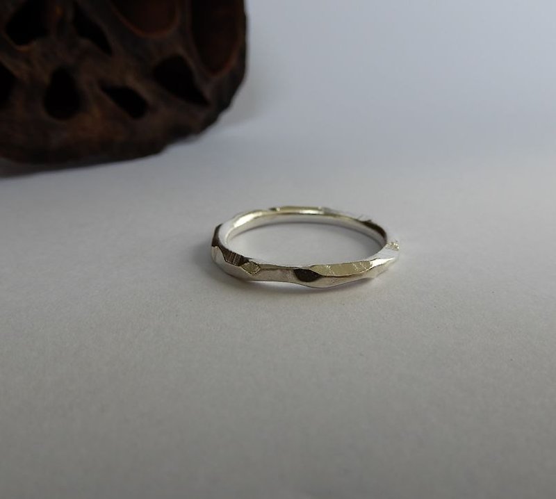 Irregularly cut Silver ring - แหวนทั่วไป - โลหะ สีเงิน