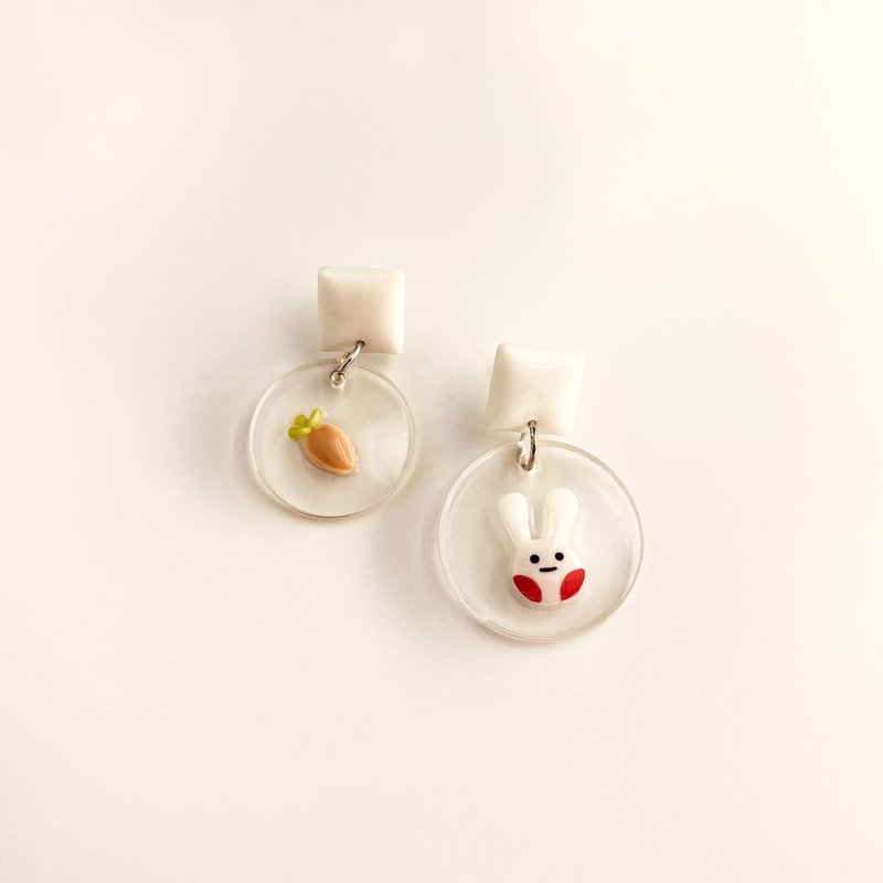 [The Ninth Pair of Rabbit and Carrot] Hand-painted three-dimensional earrings - ต่างหู - เรซิน หลากหลายสี