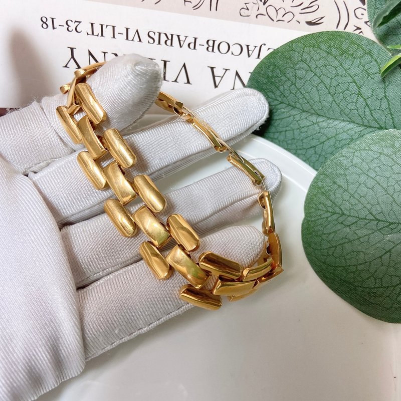 【西洋古董飾品】經典極具質感寬版手錶帶扣環 k金色手環手鍊 - 手鍊/手環 - 貴金屬 金色