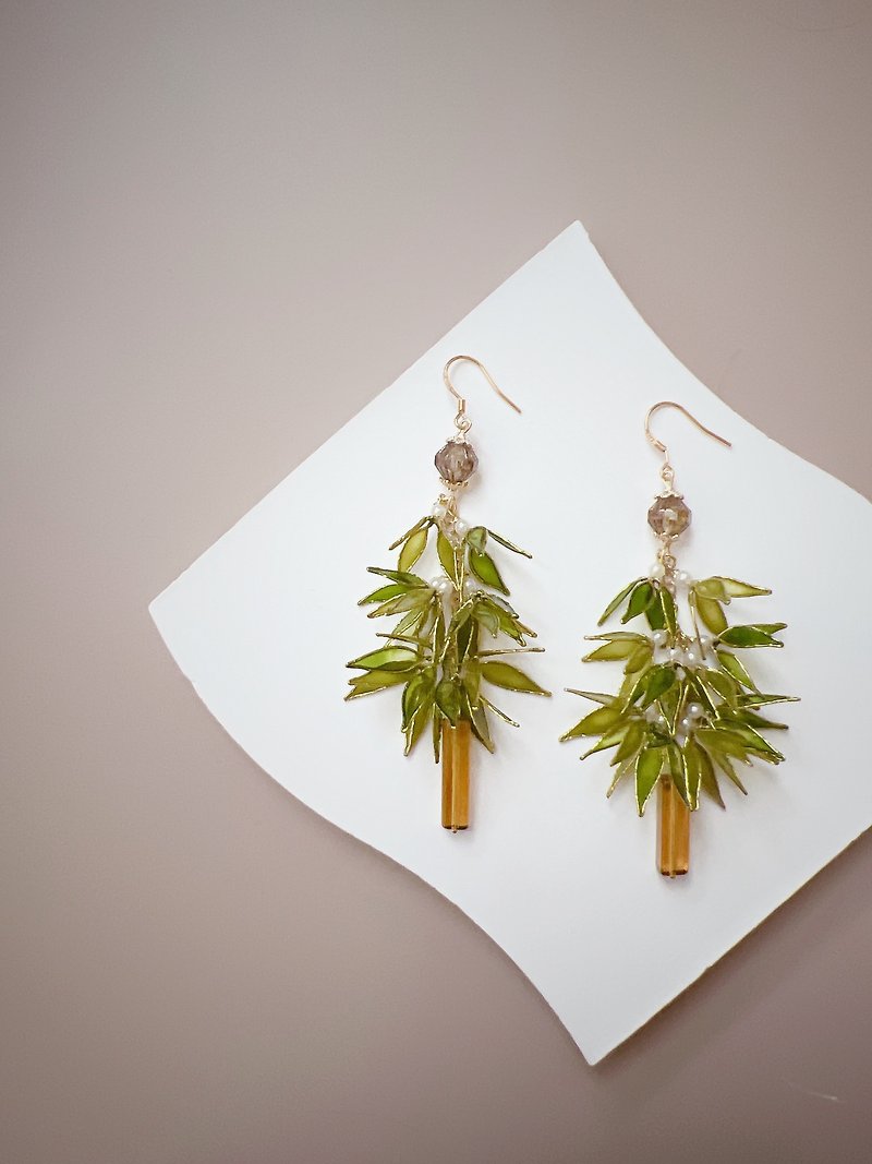 Christmas tree drop resin earrings for the Christmas holidays - Earrings & Clip-ons - Resin Green
