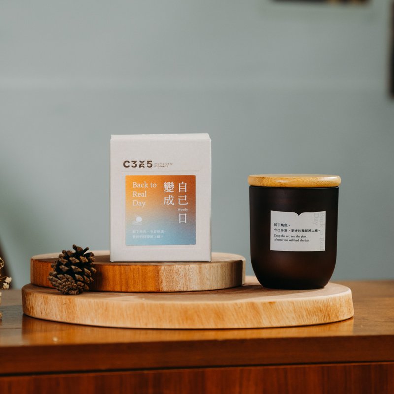 C365 candle wood tone becomes your own day Back to Real Day - เทียน/เชิงเทียน - แก้ว ขาว