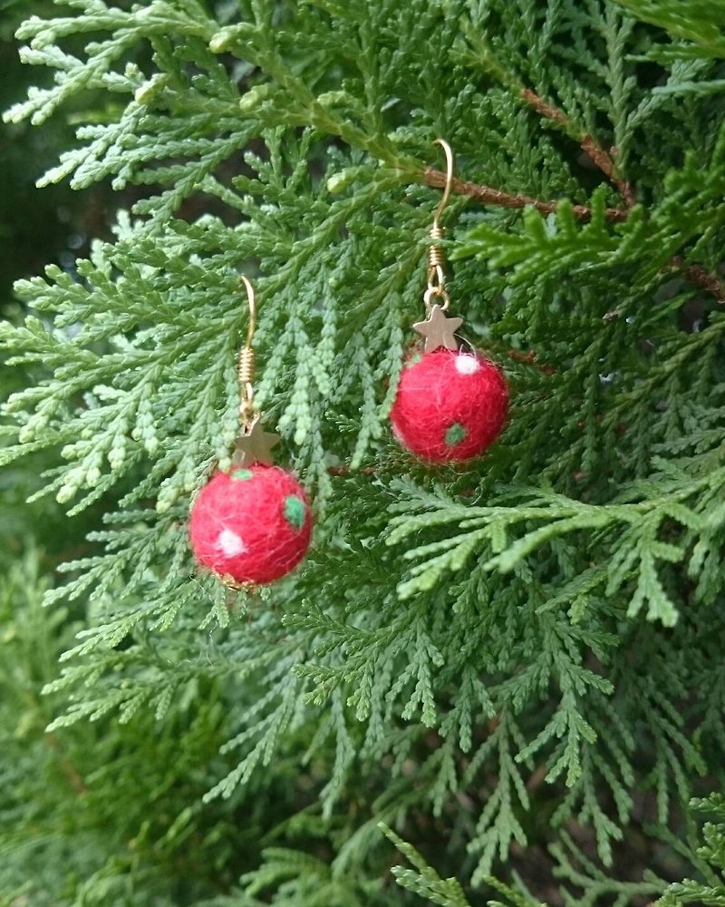 Handmade Felt Dangled Earrings - Polka Dots (Clip-on Available) - ต่างหู - ขนแกะ สีแดง