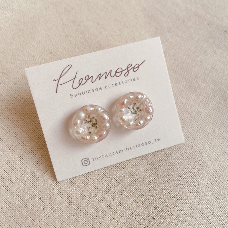 เรซิน ต่างหู สึชมพู - Pearl lace cake. Dried flowers/resin/pearls/earrings