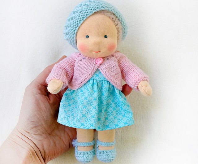 ウォルドルフ人形 ウォルドルフ人形のポケット人形の高さは7インチ（18 cm）です