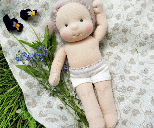 ウォルドルフ人形 ウォルドルフ人形のポケット人形の高さは7インチ（18 cm）です