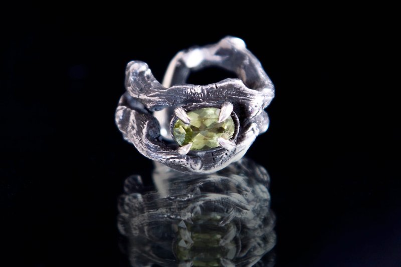 Silver twig ear cuff with gem stone - ต่างหู - เงินแท้ สีเงิน